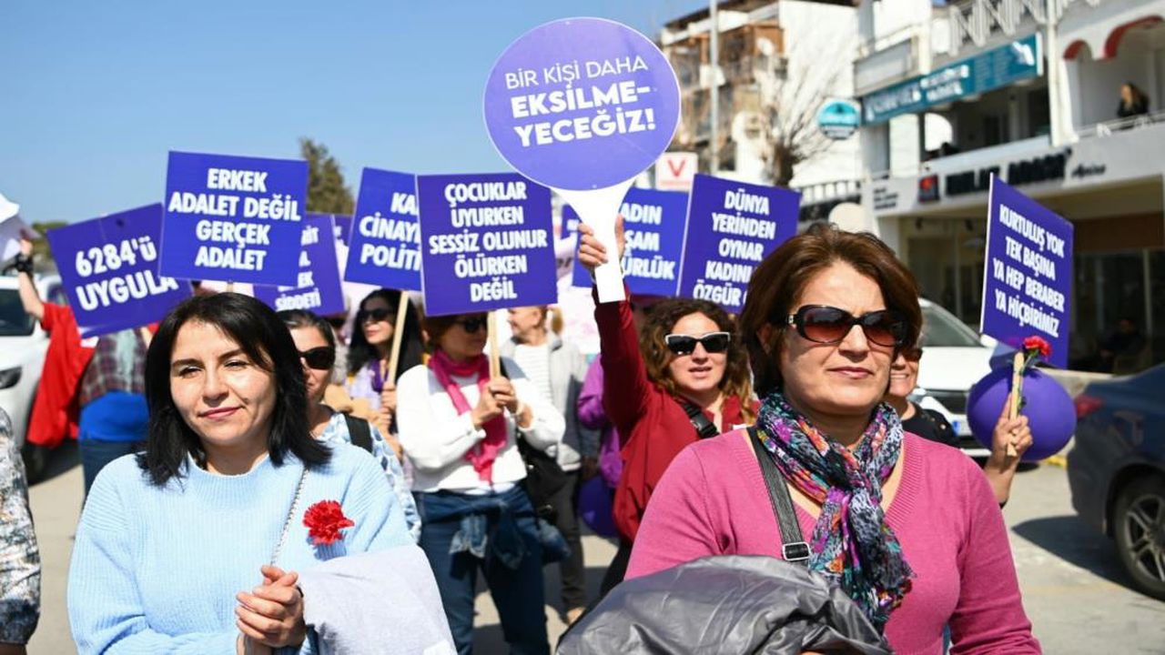 Kusadasi 8 Mart (2)