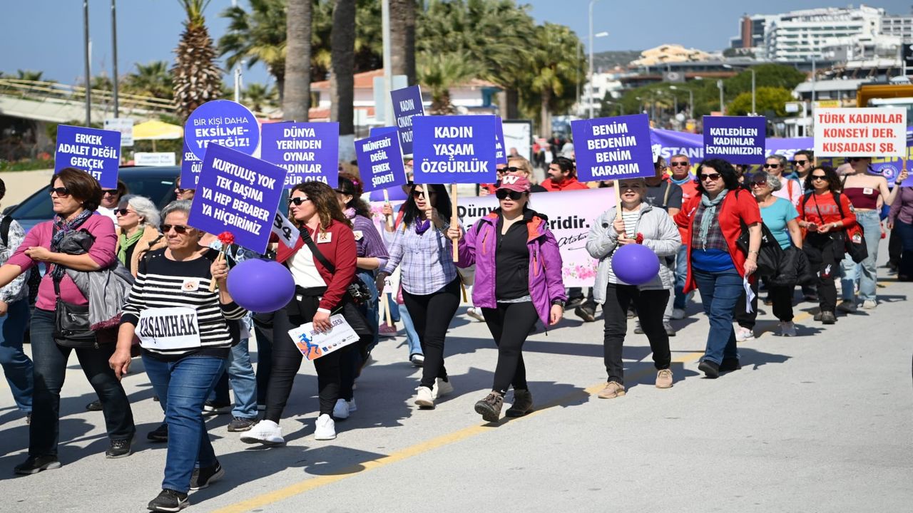 Kusadasi 8 Mart (5)