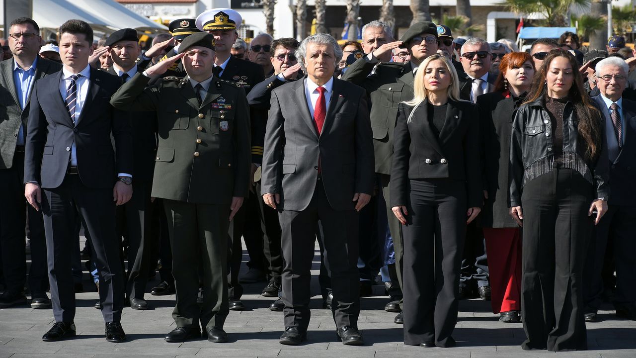 Kusadasinda Canakkale Zaferinin Yildonumu Kutlandi (3)