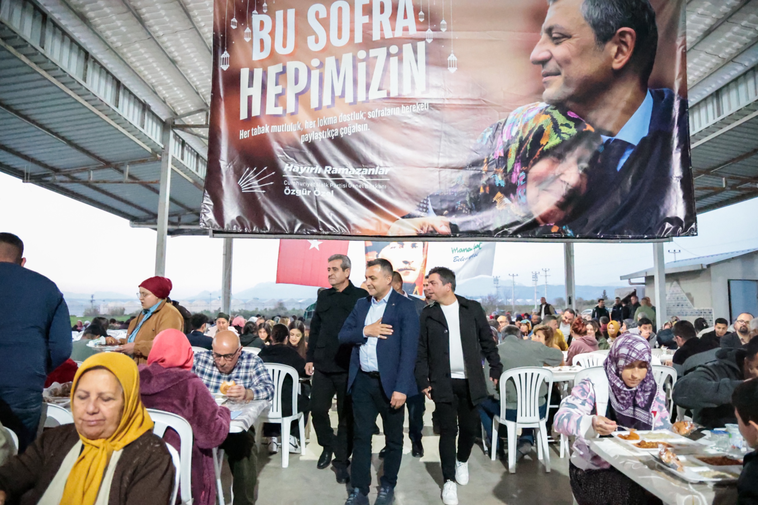 Manavgat Belediyesi, Gündoğdu Mahallesi’nde Iftar Sofrası Kurdu (3)