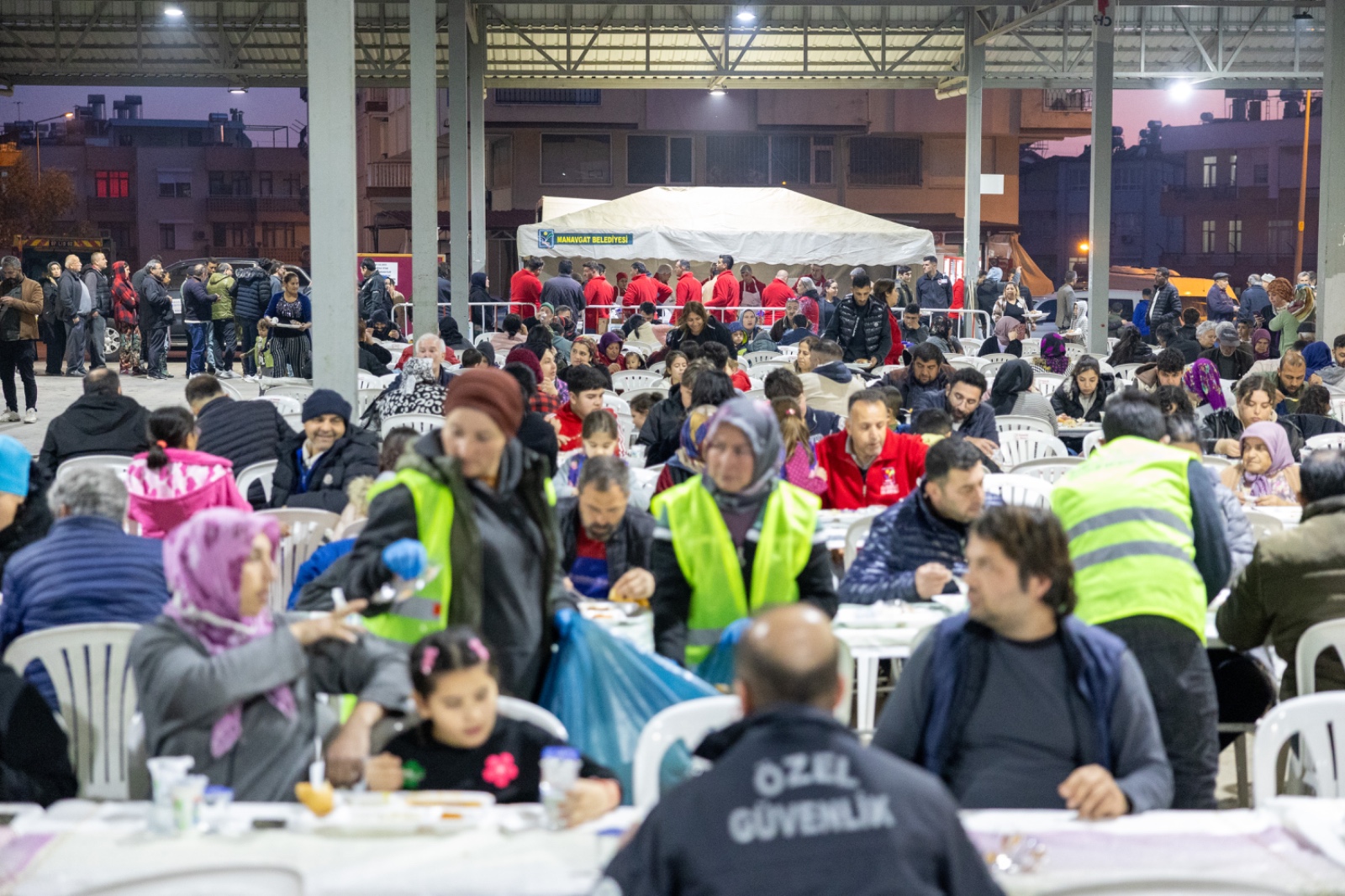 Manavgat Belediyesi Ilk Iftar Sofrasını Yayla Mahallesi’nde Kurdu (3)