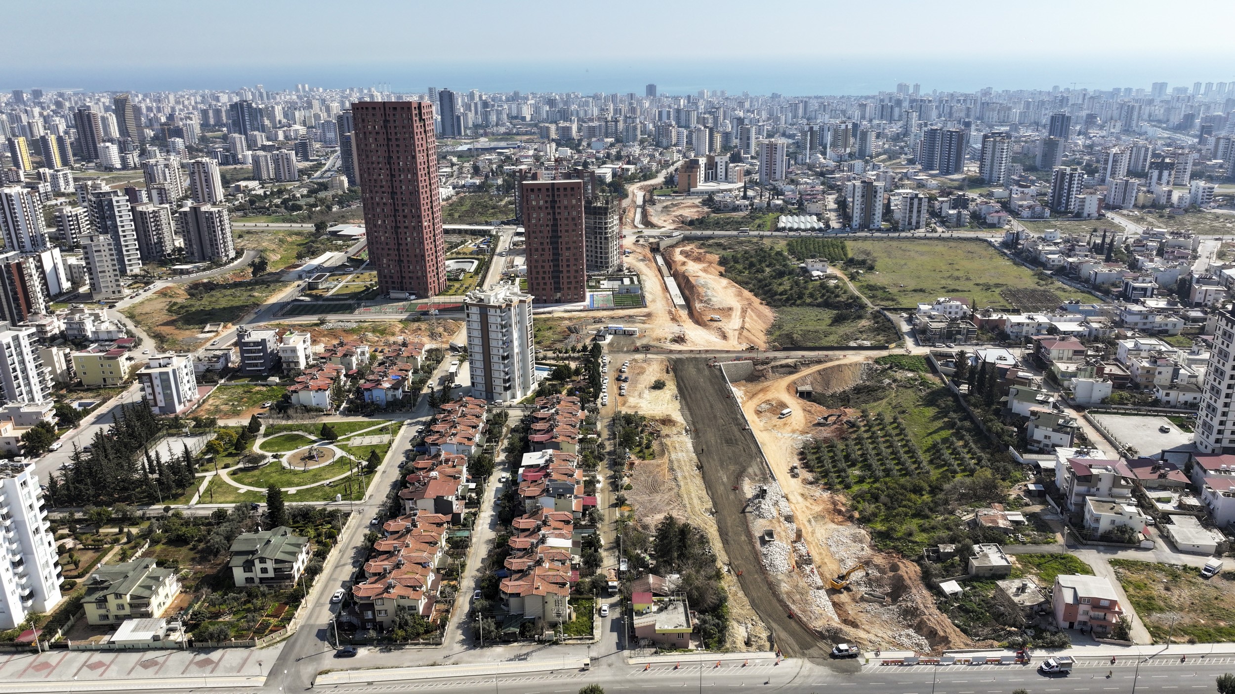 Mersin Büyükşehir Belediye Başkanı Vahap Seçer, Yol Çalışmalarını Inceledi (1)