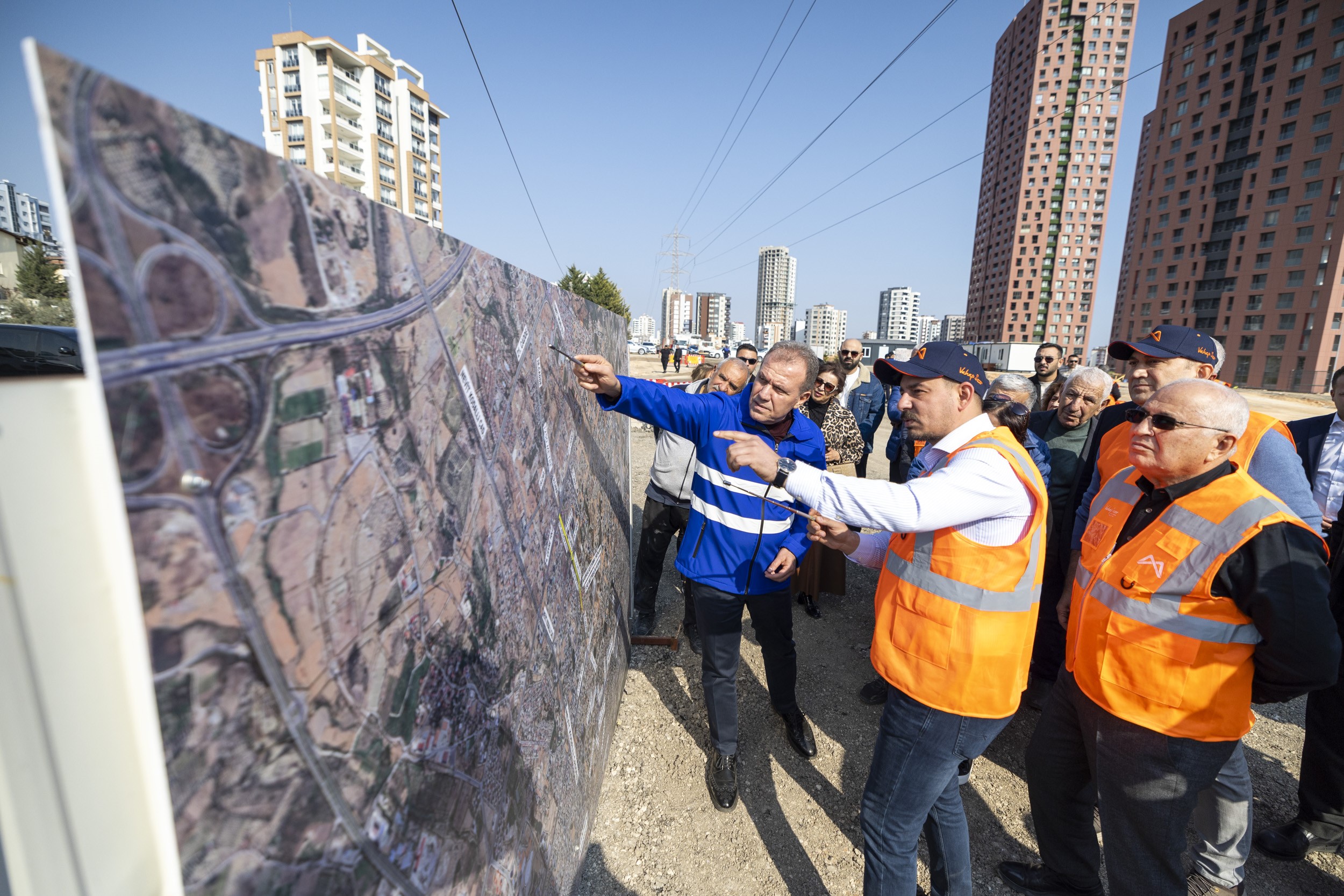 Mersin Büyükşehir Belediye Başkanı Vahap Seçer, Yol Çalışmalarını Inceledi (2)