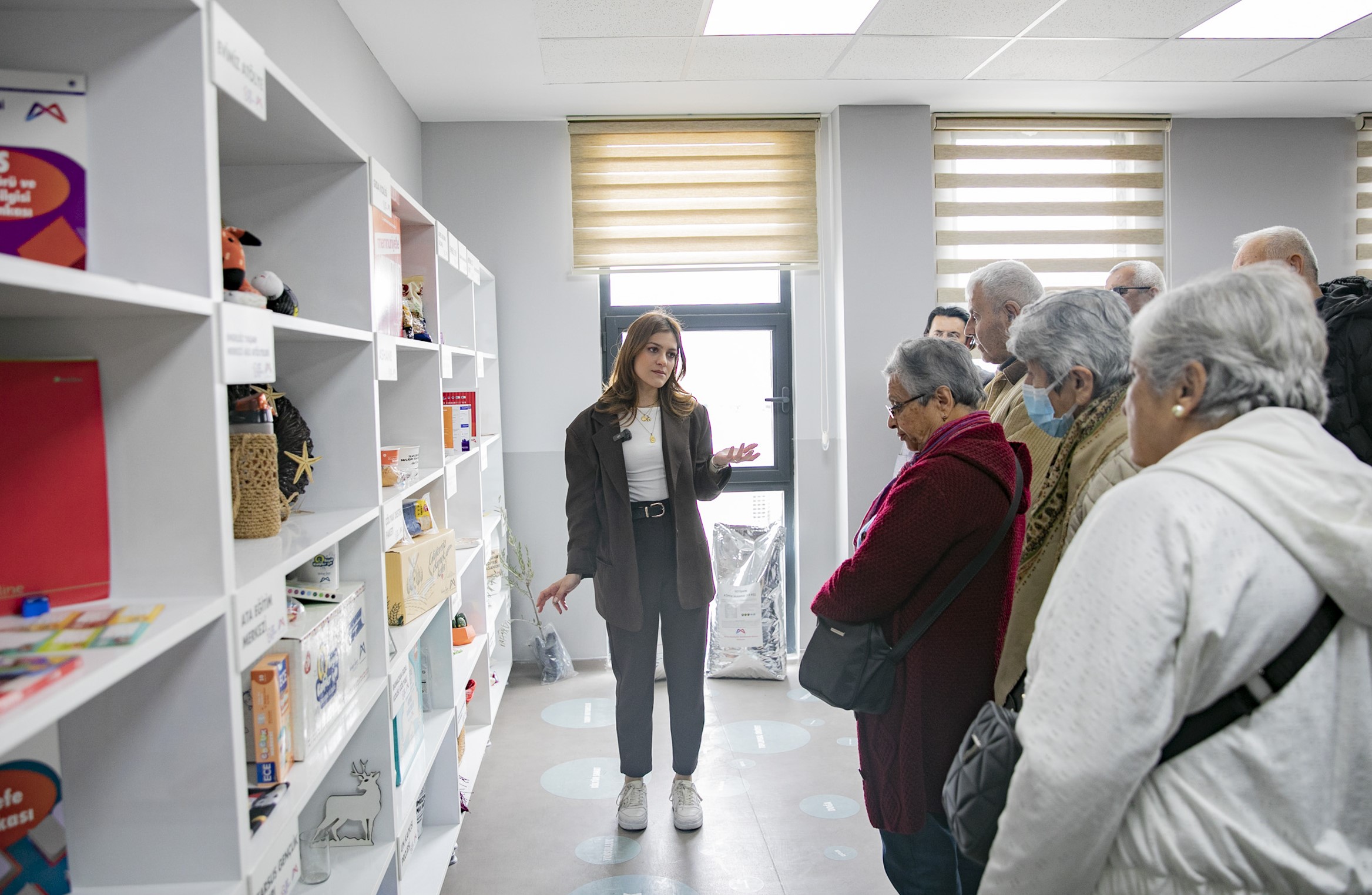 Mersin'de Emekliler Belediye Hizmet Birimlerini Inceledi (1)