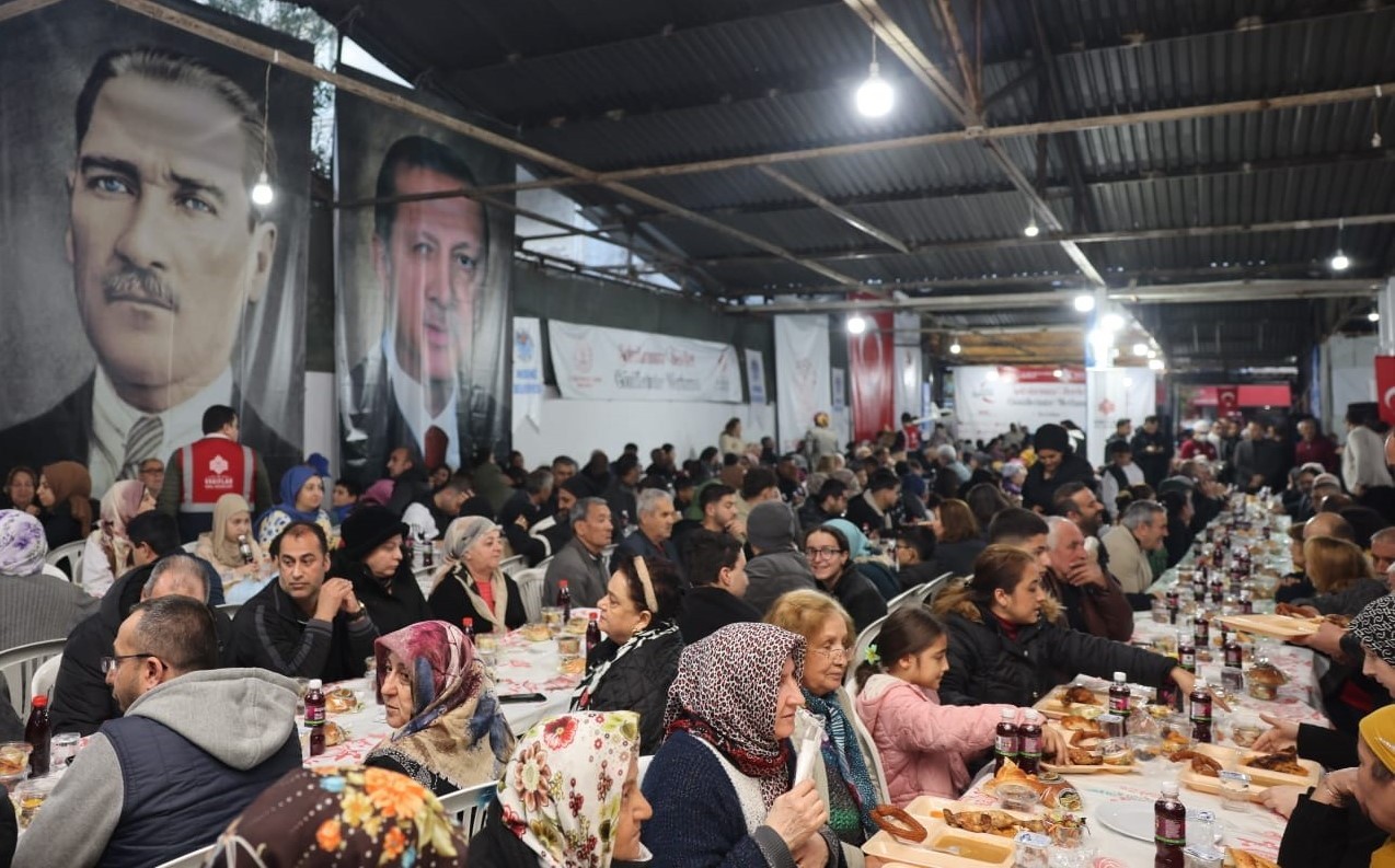 Mersin'de Gönül Sofrası Kuruldu (1)