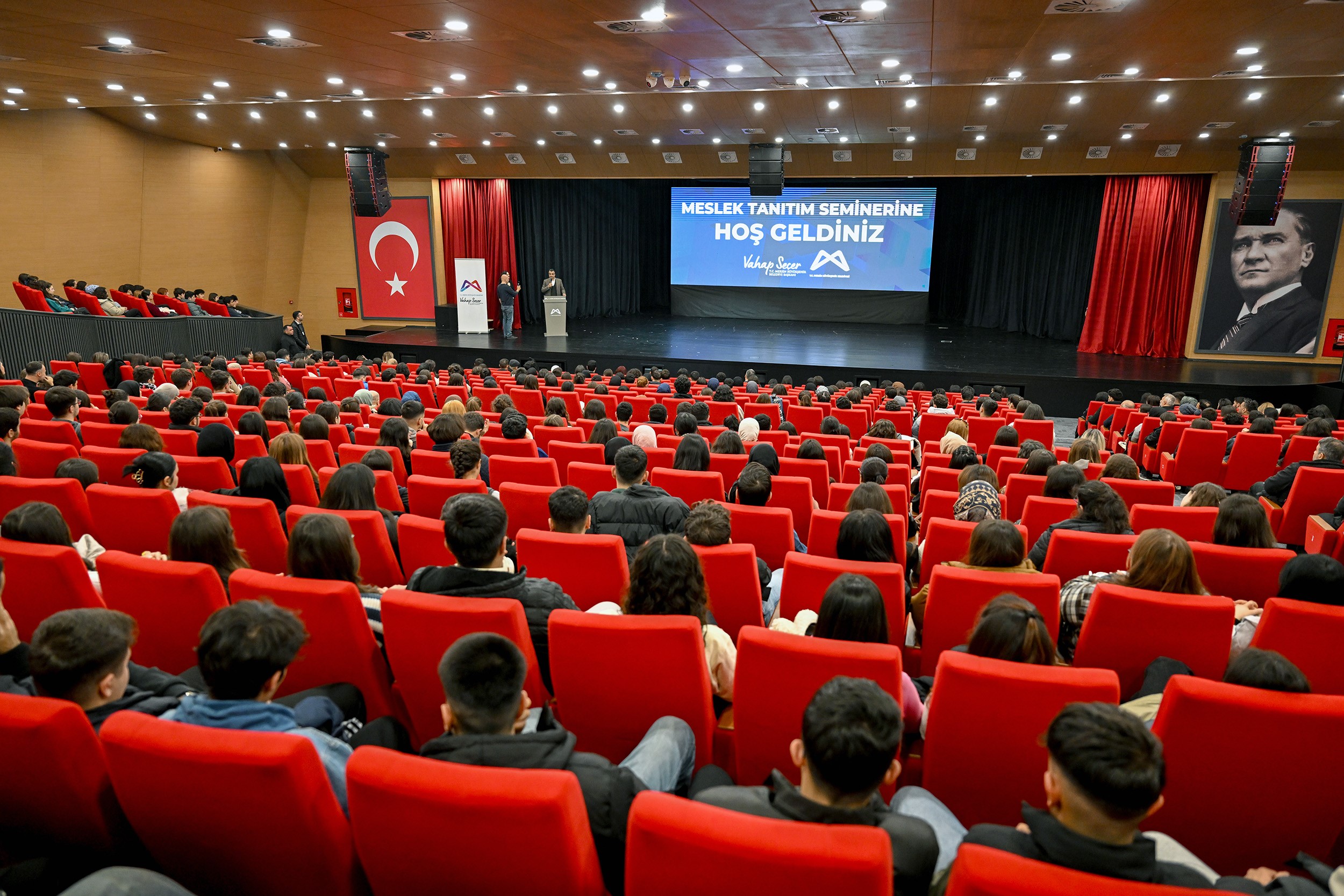 Mersin'de Yks'ye Hazırlanan Öğrencilere Meslek Tanıtım Semineri Düzenlendi (2)