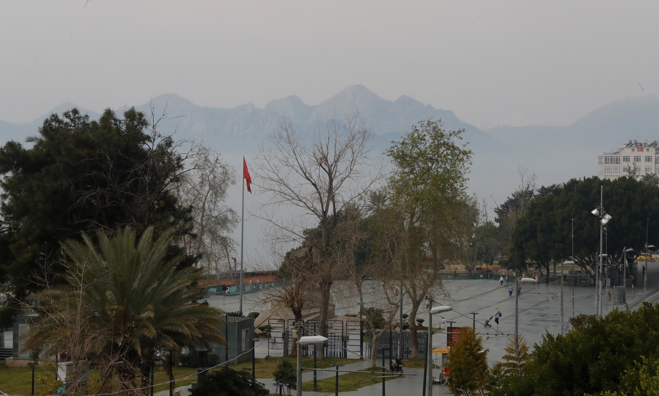 Meteoroloji Uyarmıştı Antalya'da Toz Taşınımı Etkili Oldu, Görüş Mesafesi Düştü (3)