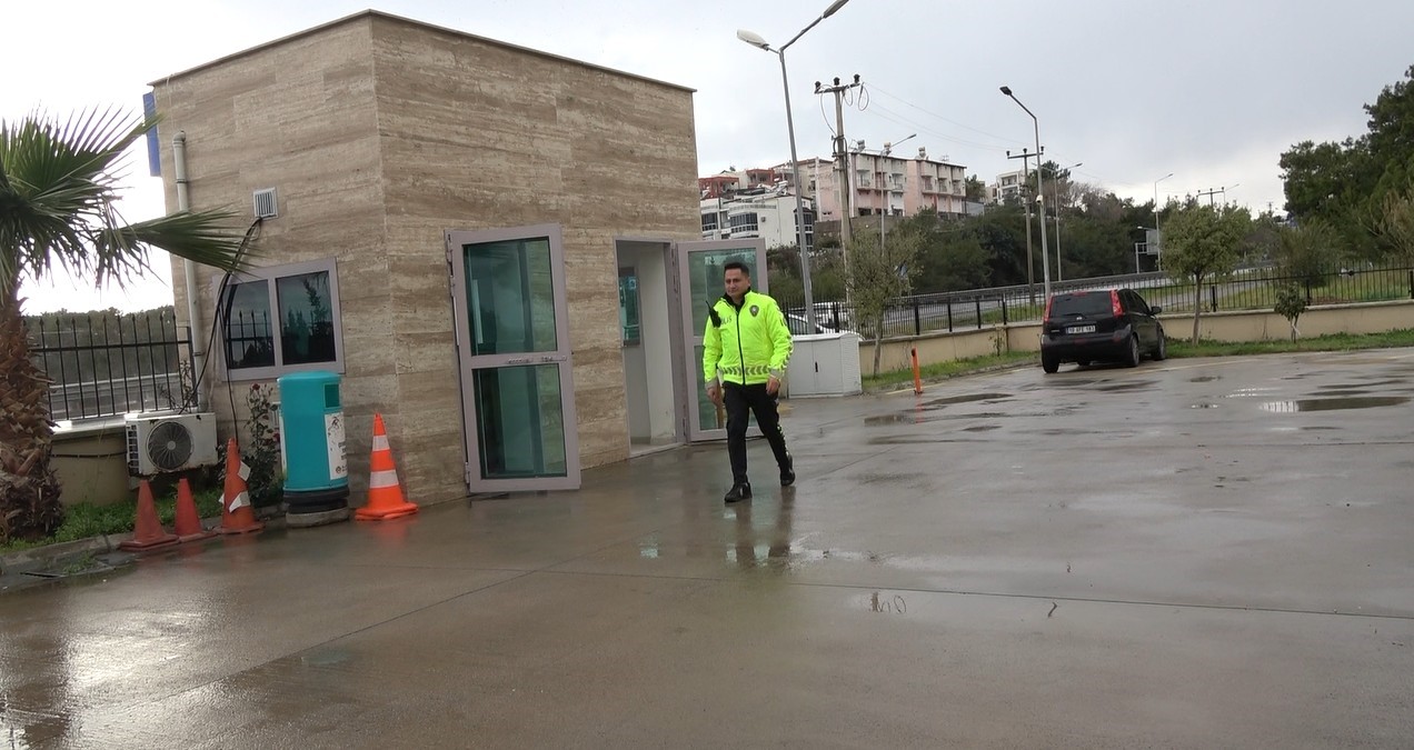 Öğretmene Verdiği Nasihatle Içleri Yakan Polis Memuruna Binlerce Dua (1)