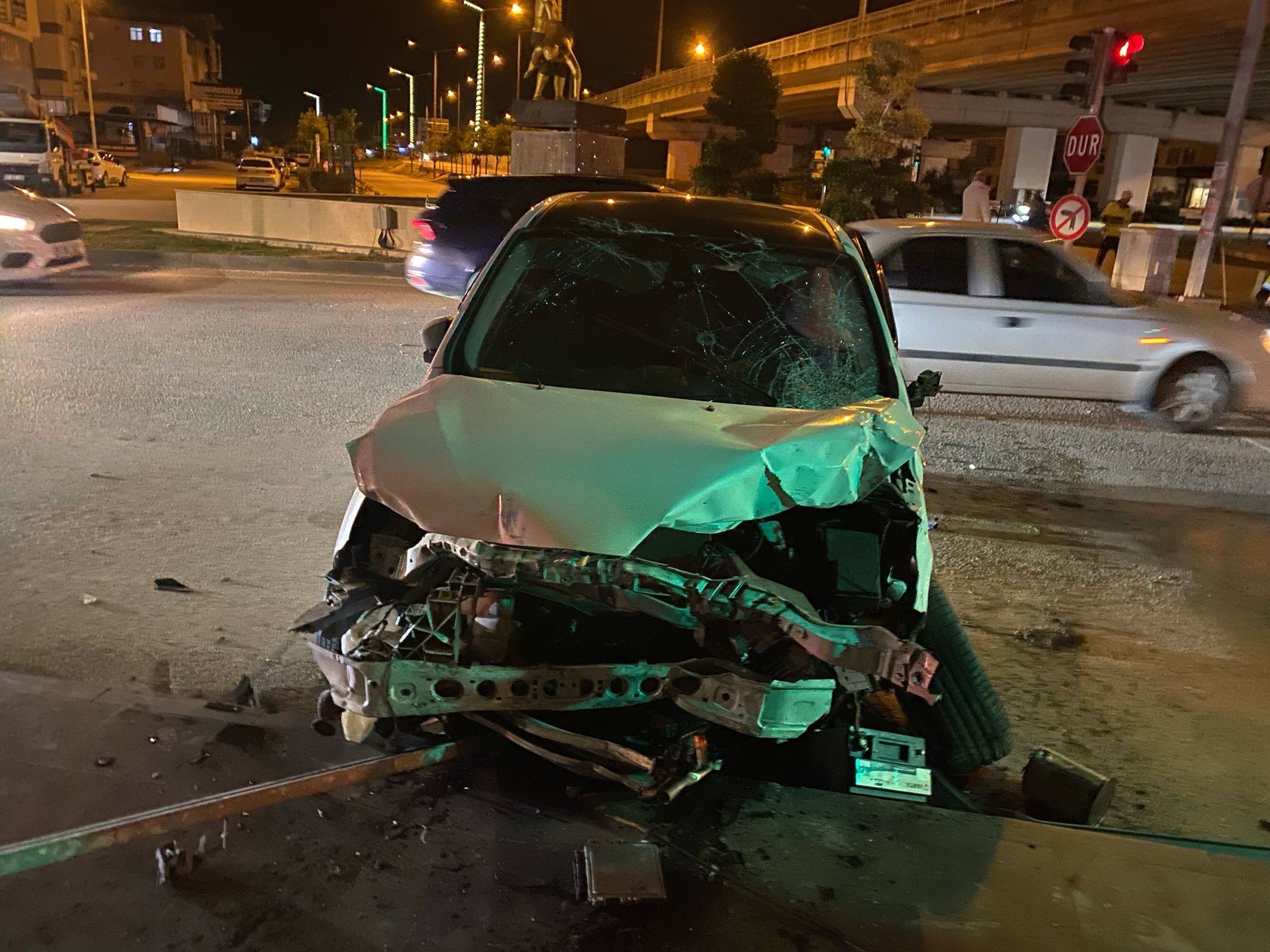 Serik'te Tofaş Otomobilin Hurdaya Döndüğü Kazada 1'I Ağır 3 Kişi Yaralandı (1)