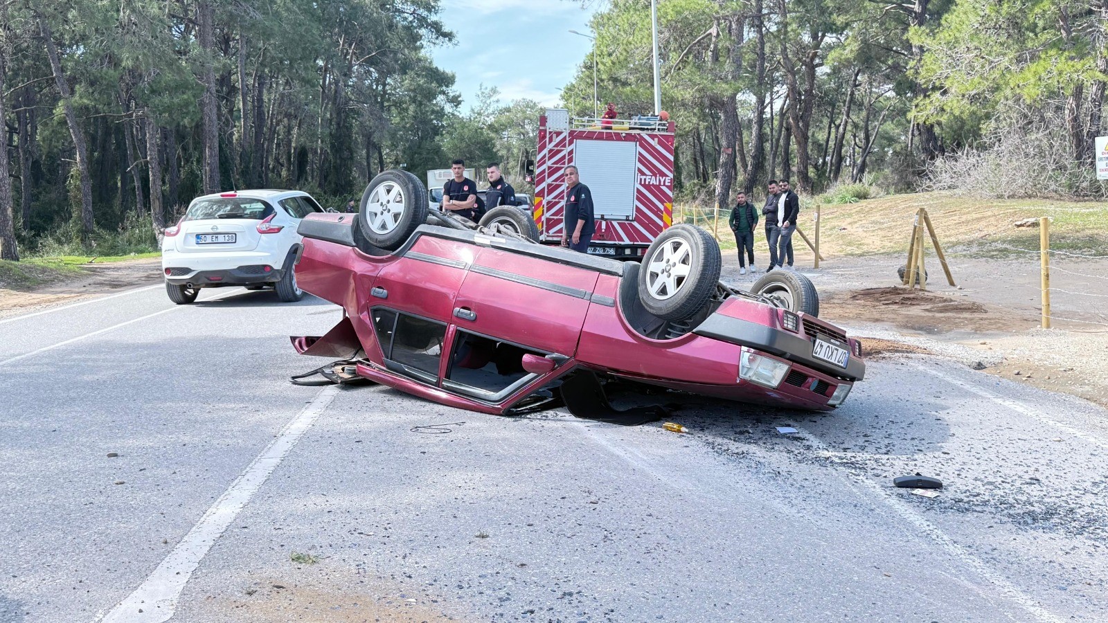 Seyir Halindeyken Devrilen Otomobil Takla Atıp Ters Döndü (1)