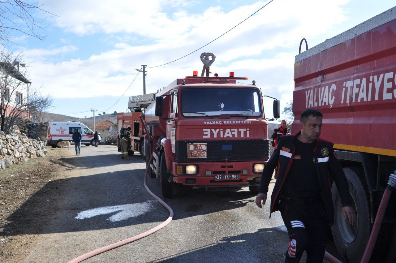 Yanan Evdeki Komşusunun 'Yetişin' Çığlığını Duydu, Alevlerin Içinden Kurtardı (5)