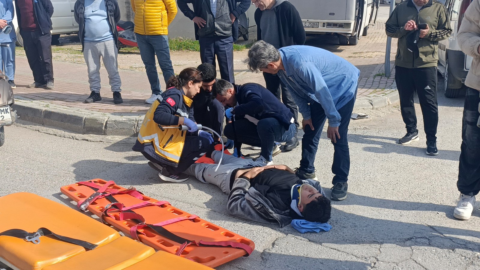 Antalya'da Hafif Ticari Araç Motosikletle Çarpıştı; 2 Yaralı (3)