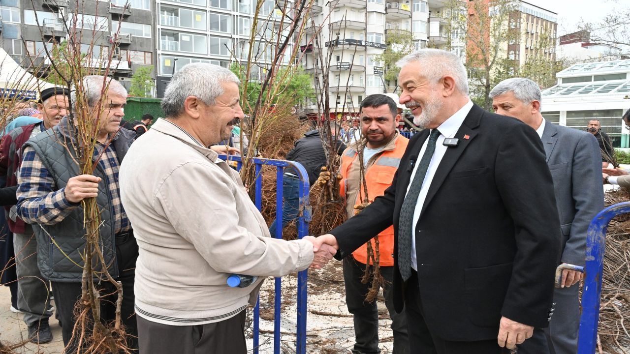 Ispartada Ucretsiz Fidan Dagitildi (3)