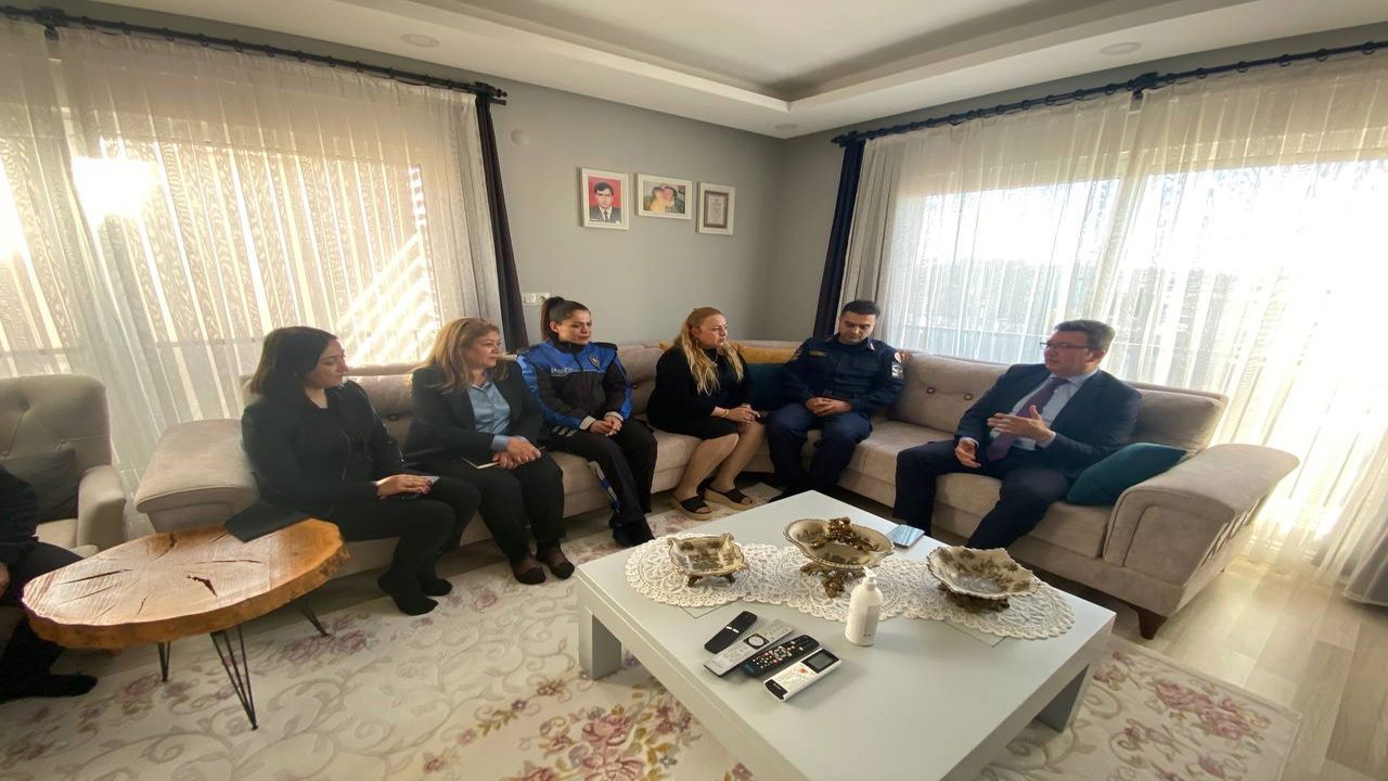 Serik Protokolu Sehidin Kizini Ziyaret Etti (2)