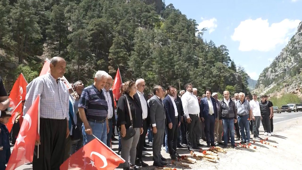 Adanada 4 Ogretmeni Yoldan Koparan Yolda Eylem (2)