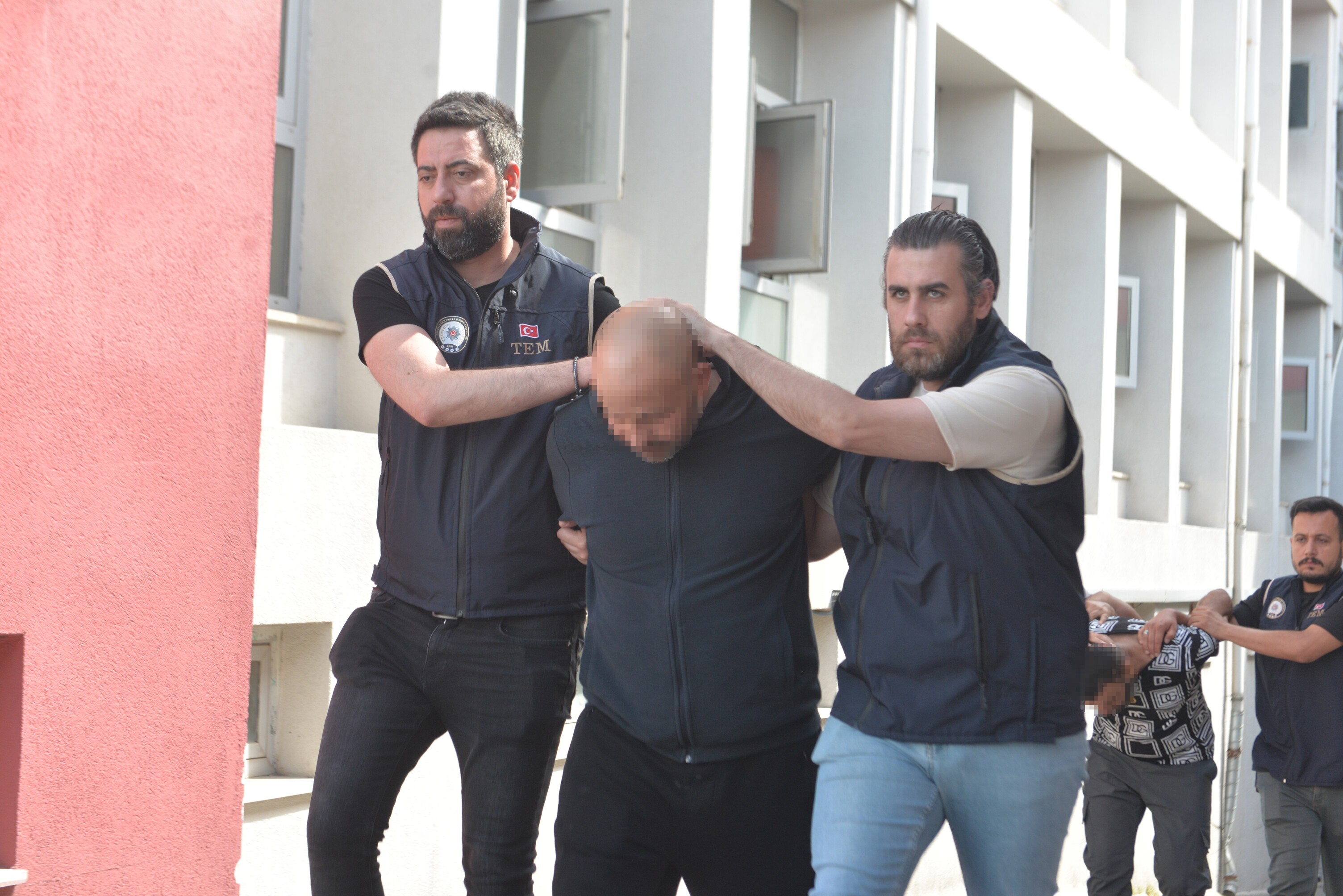 Adana’da Deaş’ın Uyuyan Hücresindeki 5 Şüpheli Tutuklandı, 1’I Sınır Dışı Edildi (1)