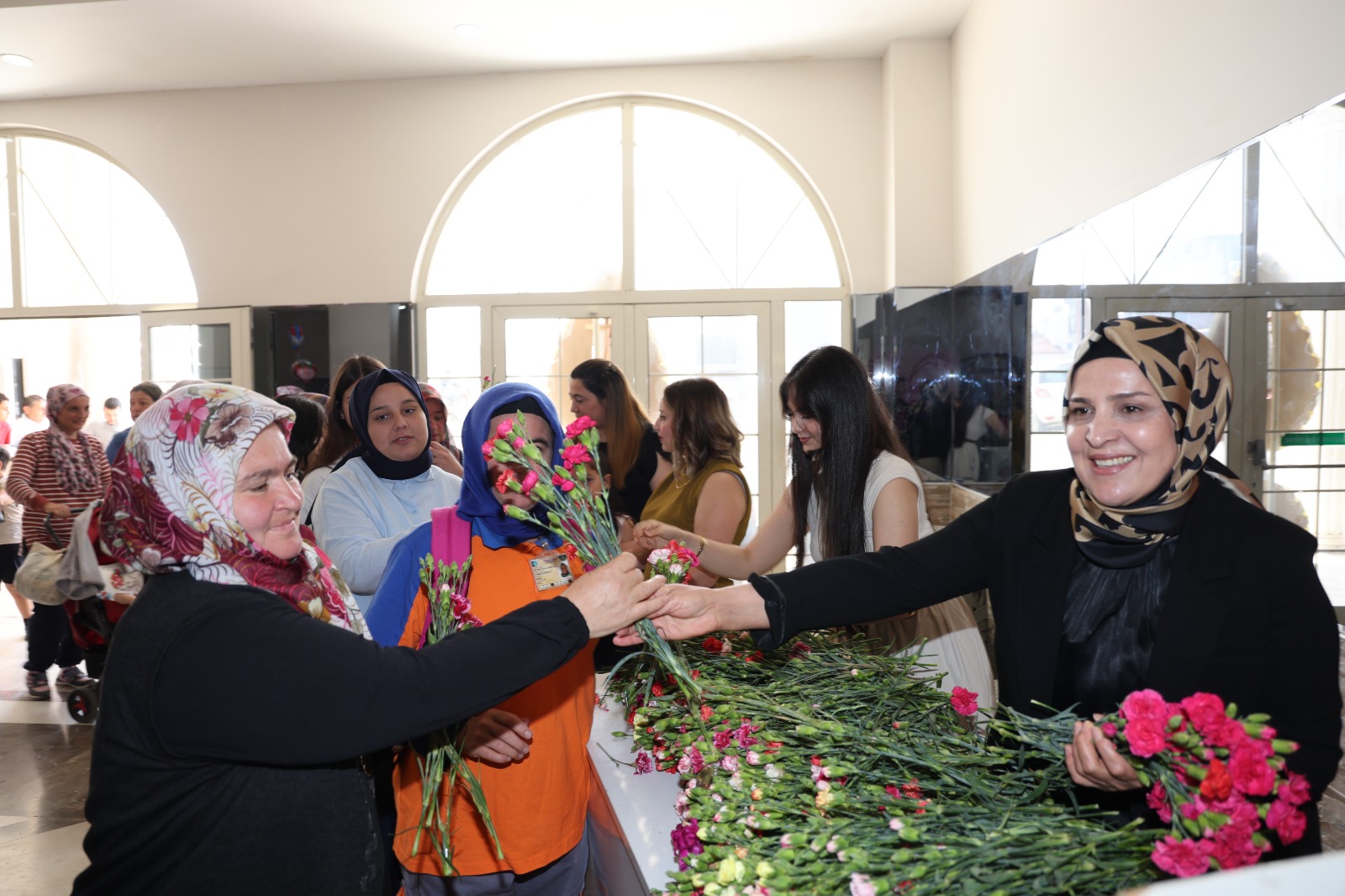 Aksu Belediyesi Anneleri Unutmadı (2)