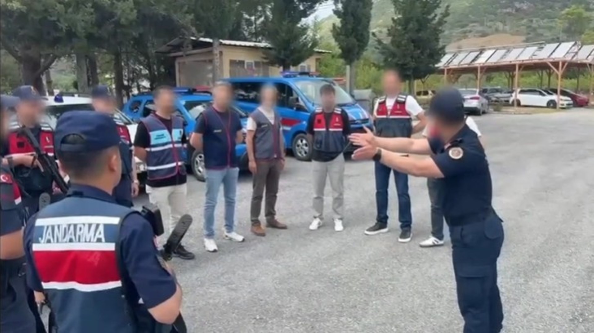 Alanya'da Silah Kaçakçılarına Eş Zamanlı Operasyon (3) (Large)