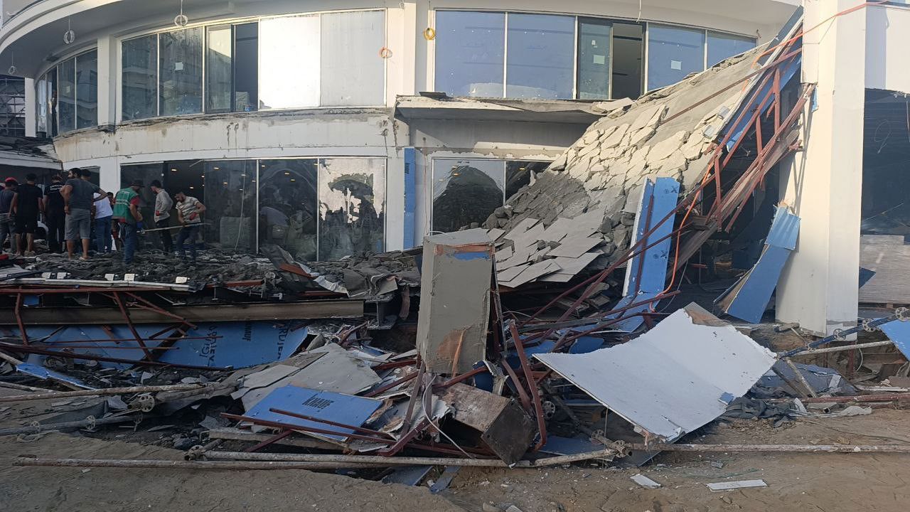 Antalyada Otel Insaatinin Balkonu Goctu (1)