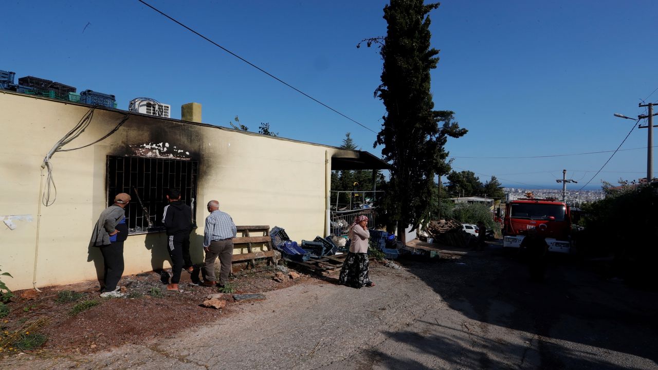 Antalyada Yanan Evde Cocuk Aradilar (2)