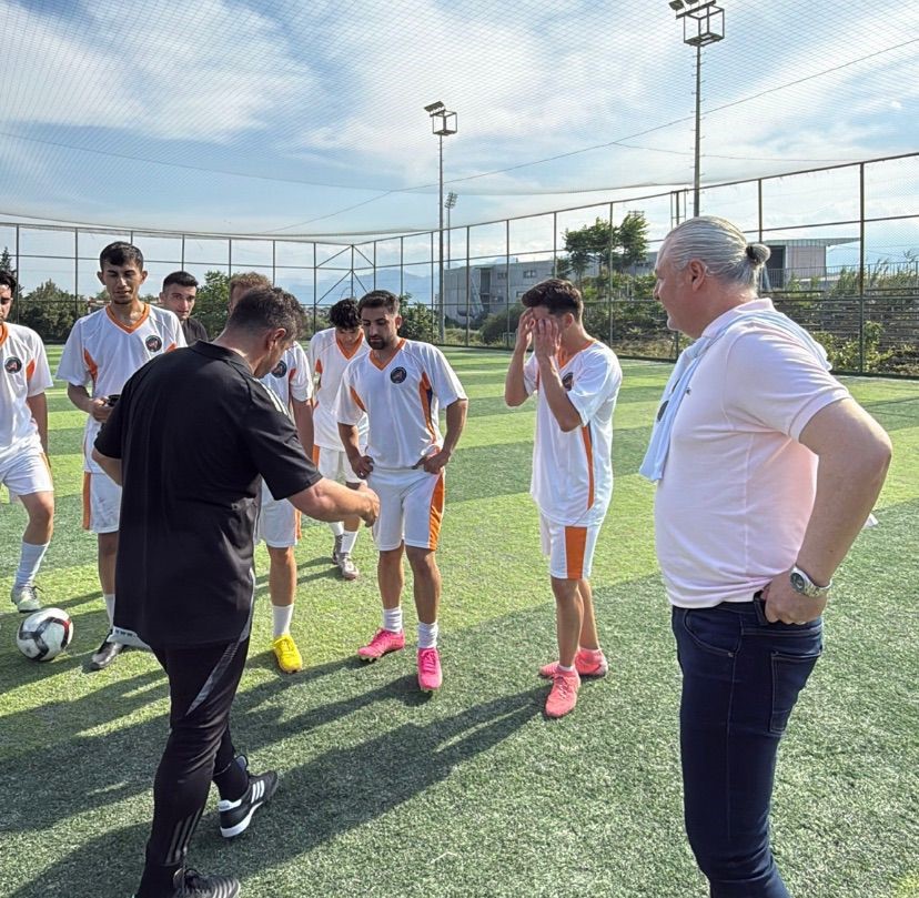 Antalyaspor Teknik Direktörü Emre Belözoğlu’ndan Öğrencilere Sürpriz (1)