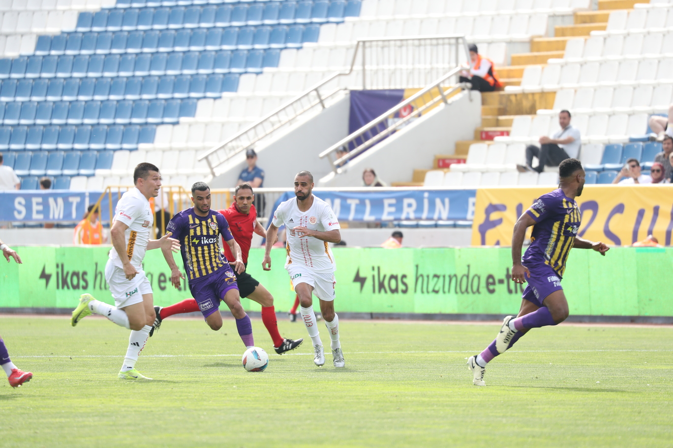 Antalyaspor’un Kabusu Bitti! Belözoğlu’ndan Genç Hamle (13)