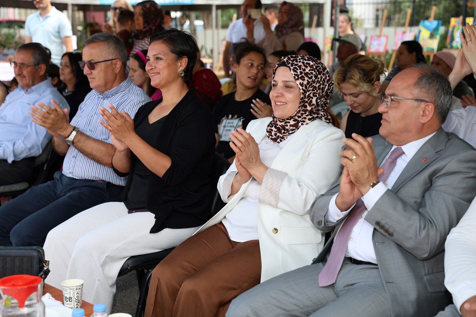 Belediye Başkanının Eşi Çocuklara Sevgi Aşıladı (3) (Large)