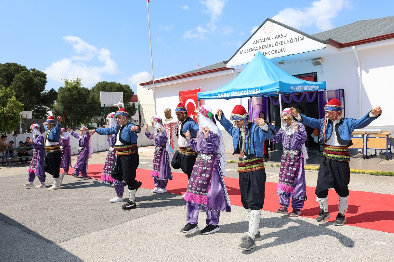 Belediye Başkanının Eşi Çocuklara Sevgi Aşıladı (4) (Large)
