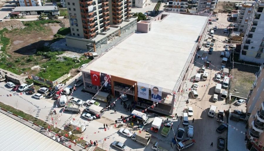 Belediye Pazarcıyı Birbirine Düşürdü… Kumluca’da Pazar Kaosu! (1)