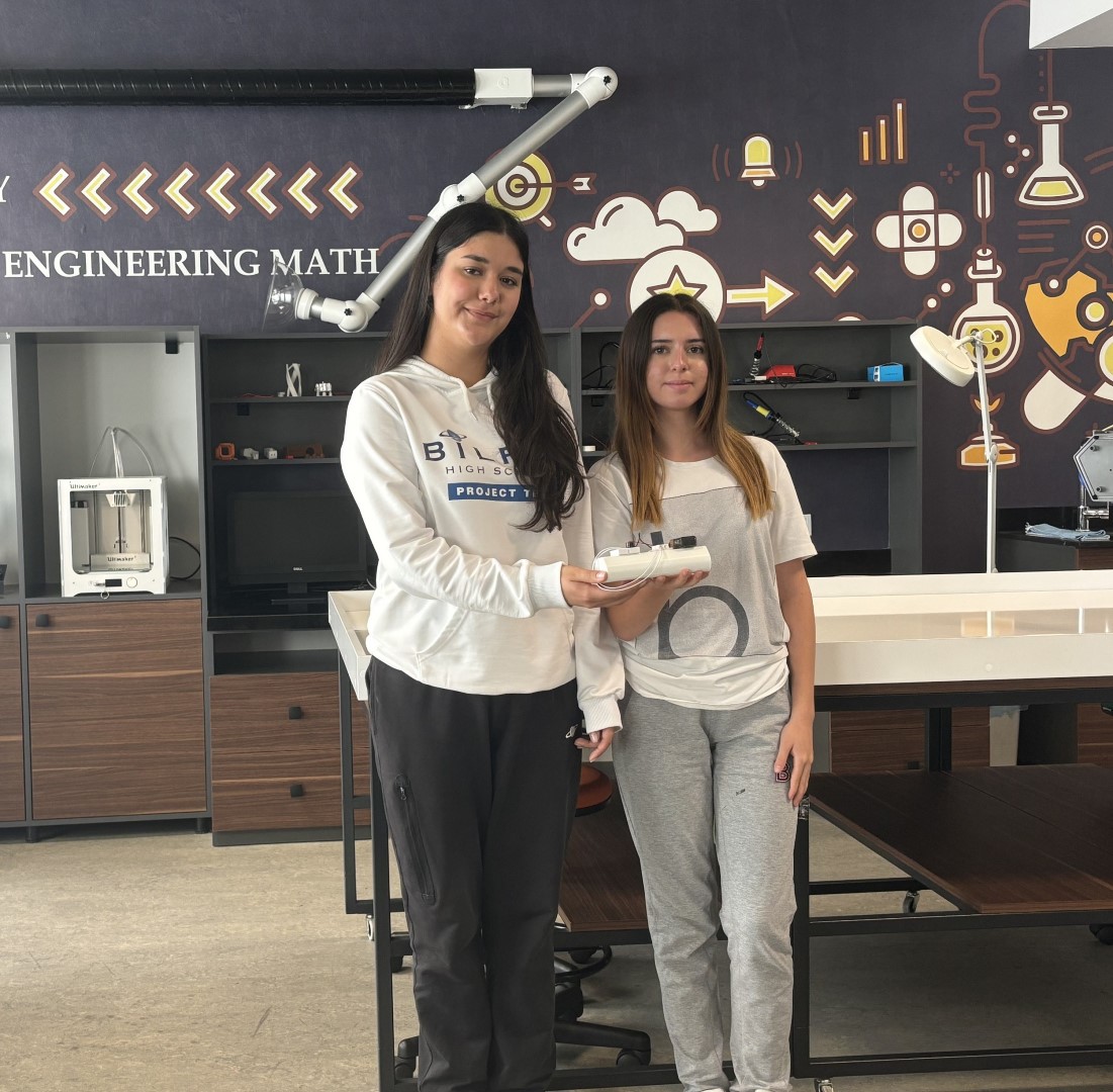 Bilfen Antalya Lisesi Öğrencileri Ceylin Adiyaman Ve Ayda Coşkunfirat (2) (Large)