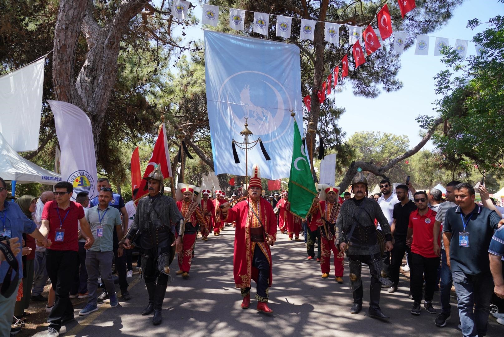 Binlerce Kişi Geldi Geleneksel Türkmen Şöleni Coşkulu Geçti (2) (Large)