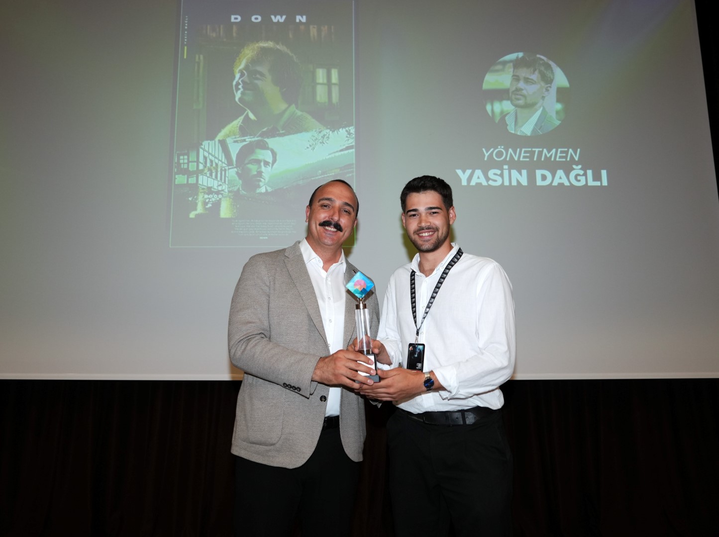 Bi̇ri̇nci̇li̇k Ödülünü Başkan Kotan Verdi̇ (2) (Large)