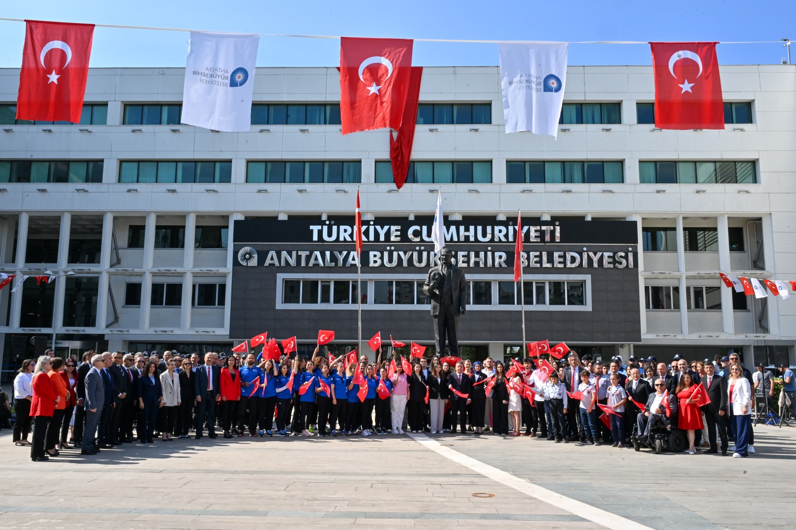 Büyükşehir Belediyesi 19 Mayıs Kutlamaları Törenle Başladı (8) (Large)