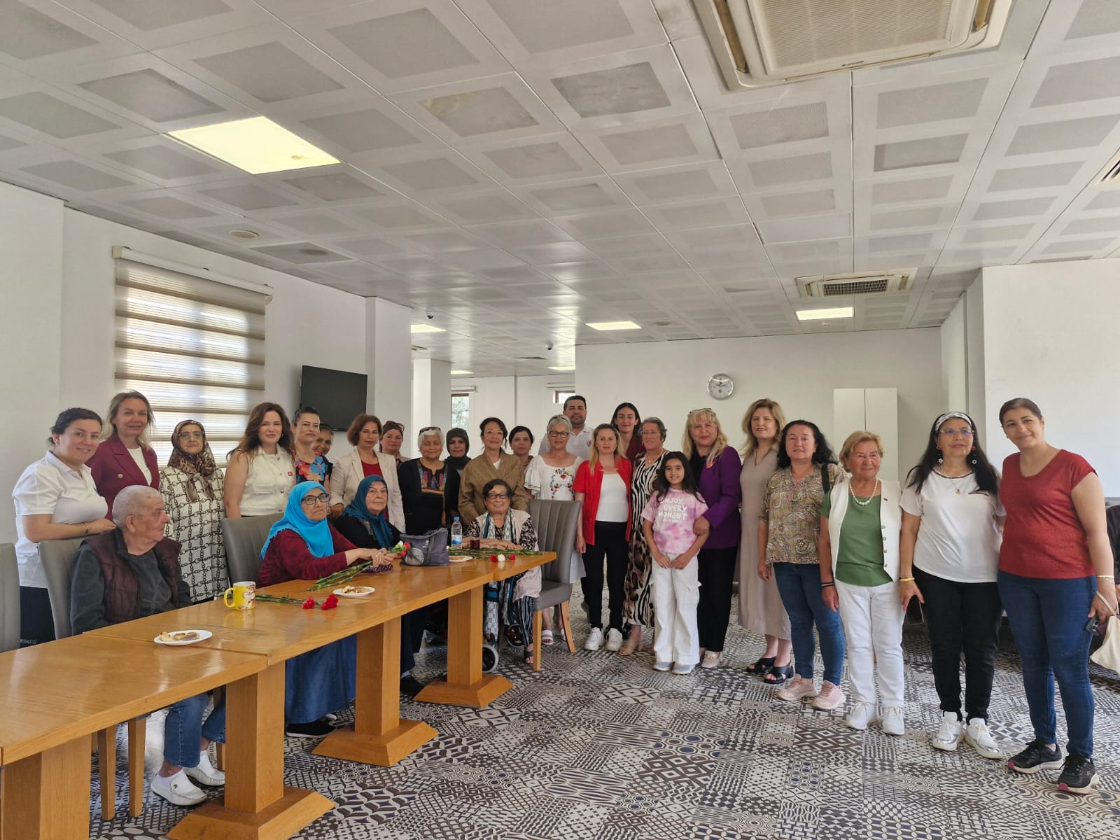 Chp Li Kadınlardan Yaşlıları Ziyaret (3)
