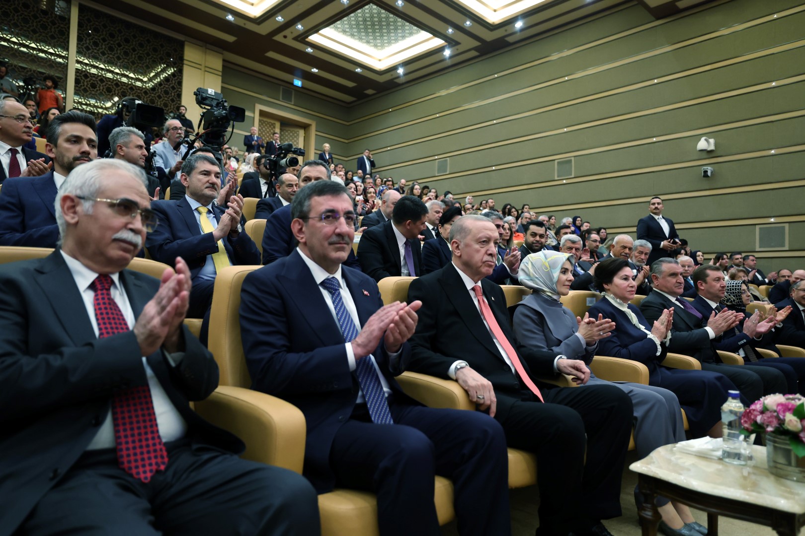Cumhurbaşkanı Erdoğan Yetkisini Kötüye Kullananın Gözünün Yaşına Bakmadık, Bakmayız (1) (Large)