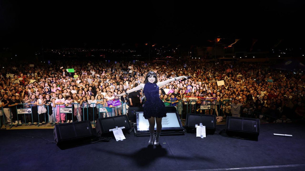 Denizli 19 Mayis Melis Fis (2)