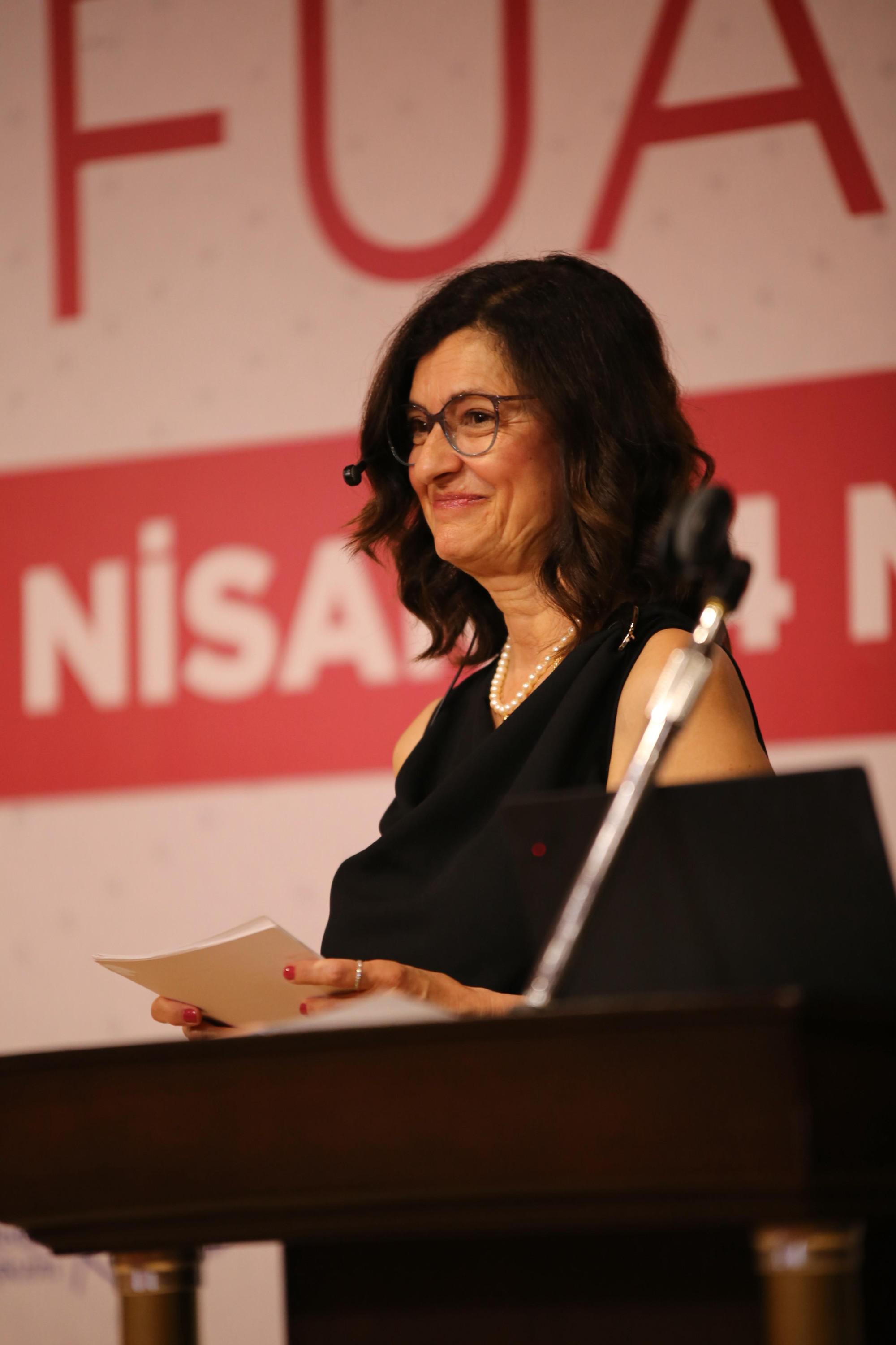 Dogan Cuceloglu, Kepez Kitap Fuarinda Anildi 2