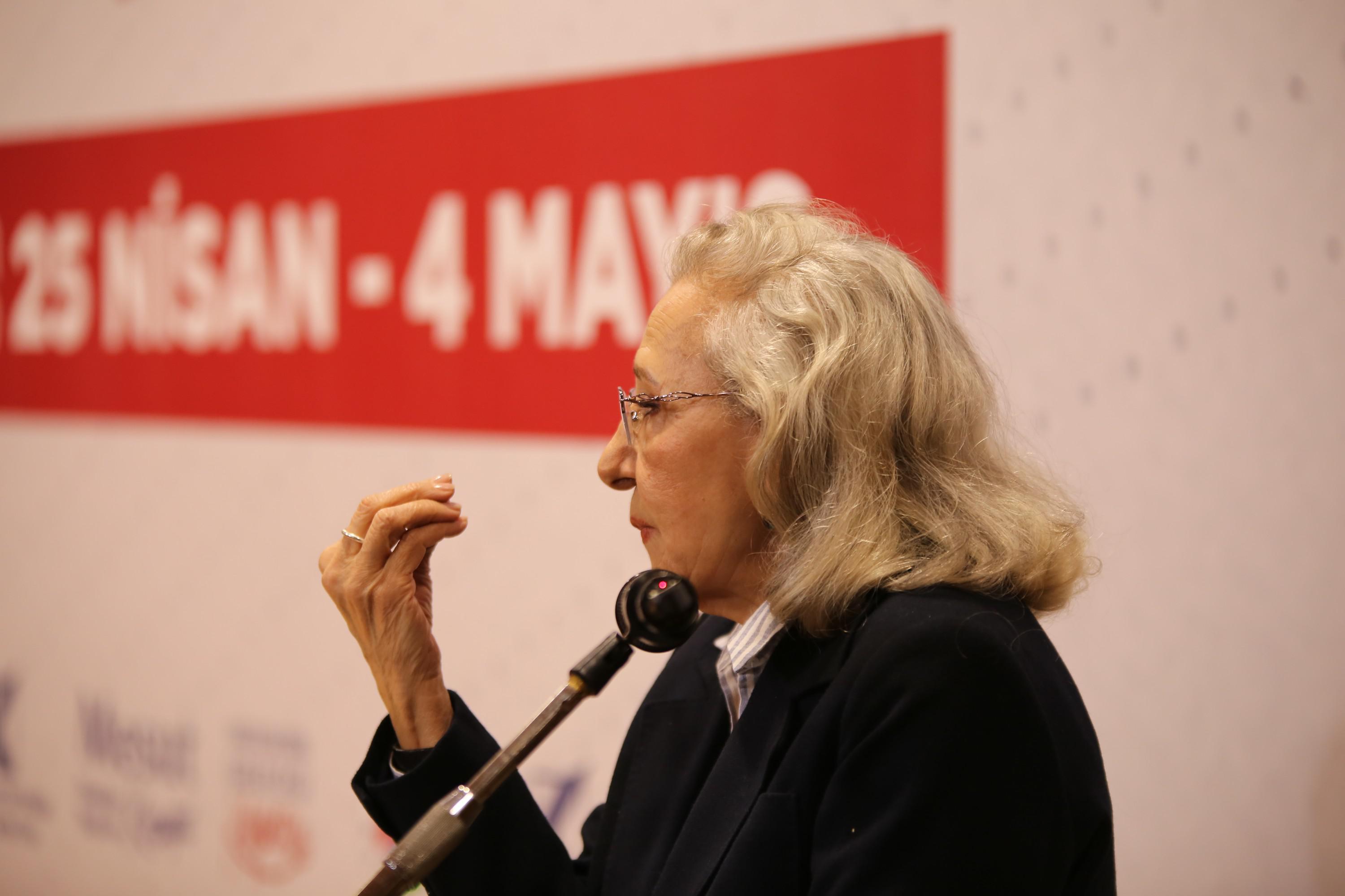 Inci Aral Kepez Kitap Fuarinda Okurlariyla Bulustu 4