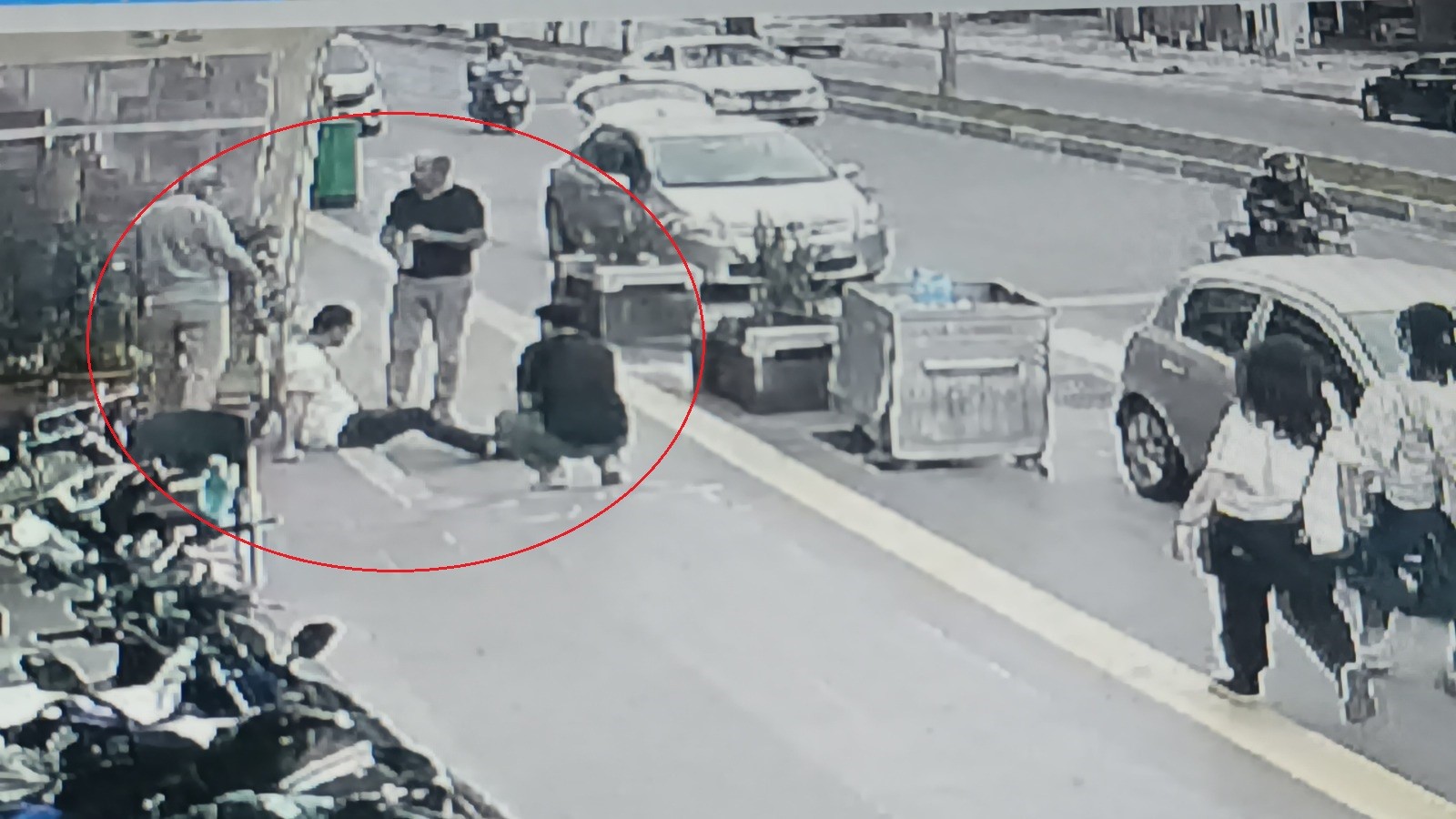 Kafasını Çöp Konteynerine Çarptı, Kimse Hastaneye Gitmeye Ikna Edemedi (3)