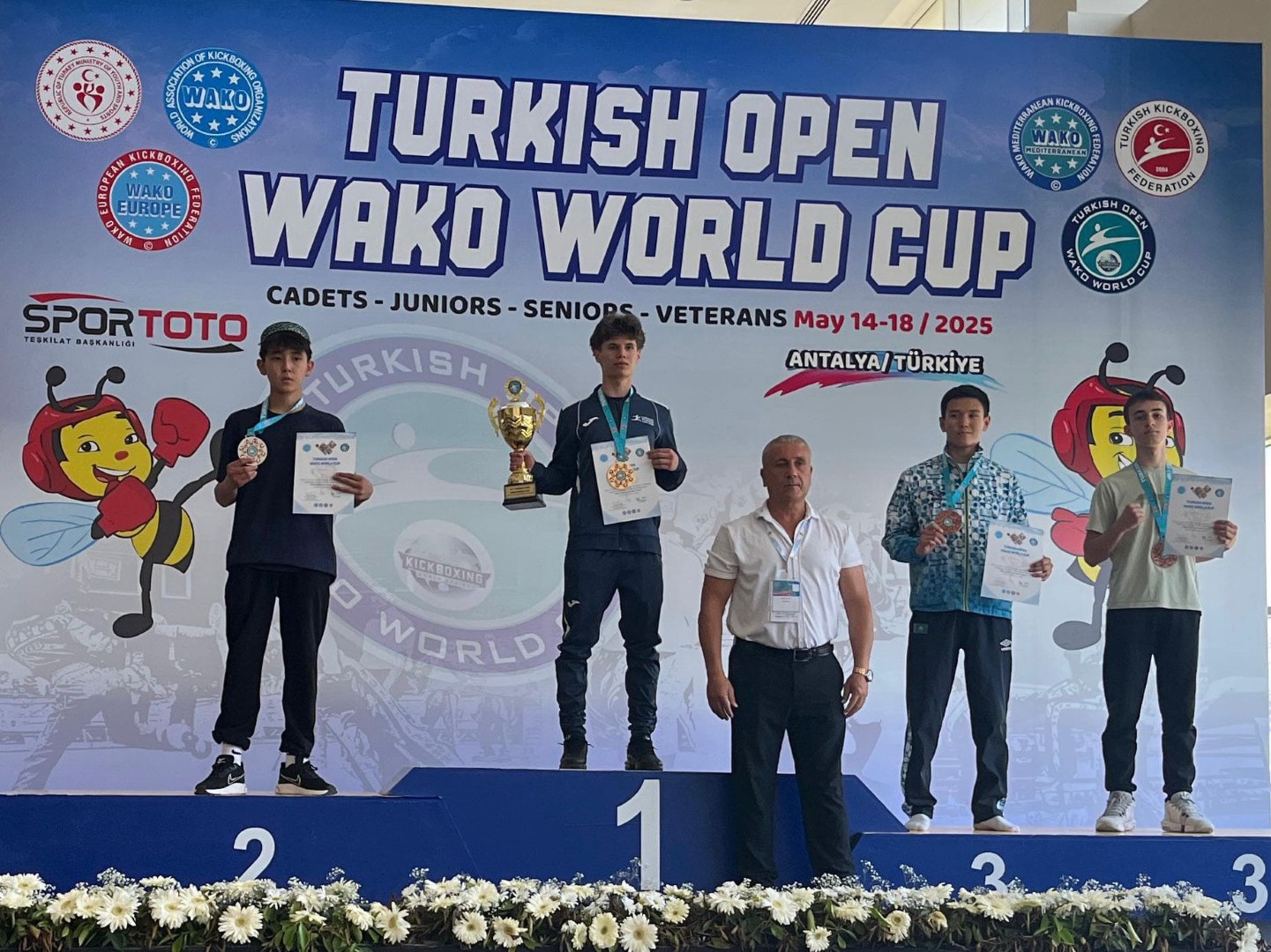 Kemer Belediyesi Kick Boks Takımından Büyük Başarı! Dünya Şampiyonası’nda Kemer’e Dört Madalya (3) (Large)