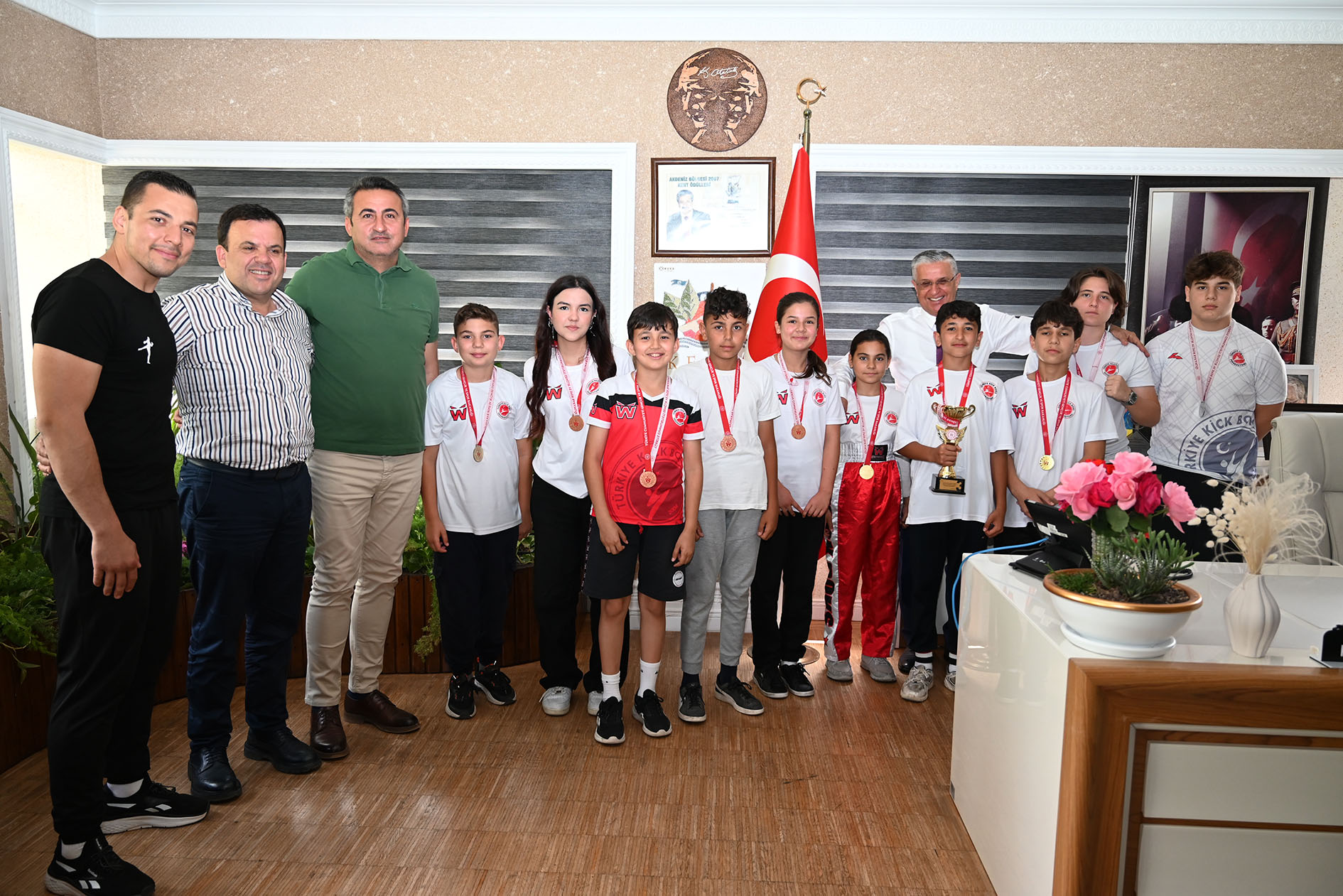 Kemer’deki Büyük Başarı Belediye Başkanı Ile Kutlandı (2)