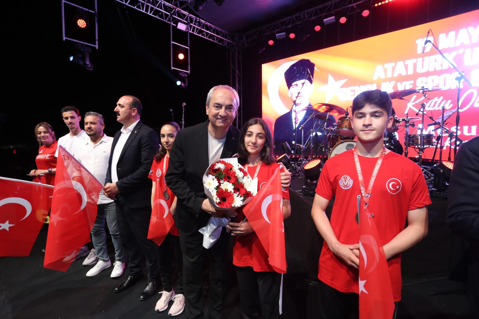 Kepezde 19 Mayis Coskusu Antalya Gazapizm Konseriyle Bayrami Kutladi 18 (Large)