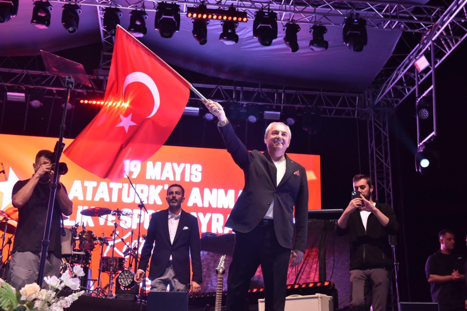 Kepezde 19 Mayis Coskusu Antalya Gazapizm Konseriyle Bayrami Kutladi 19 (Large)