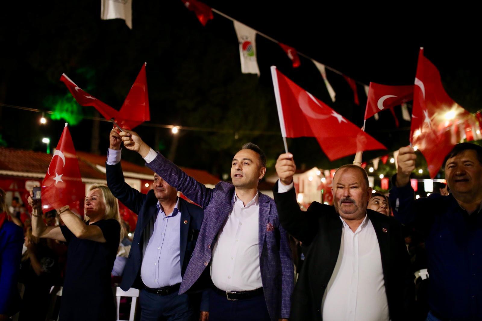 Kepezde 19 Mayis Coskusu Genclerden Efsane Sanatcilara Saygi Konseri 4