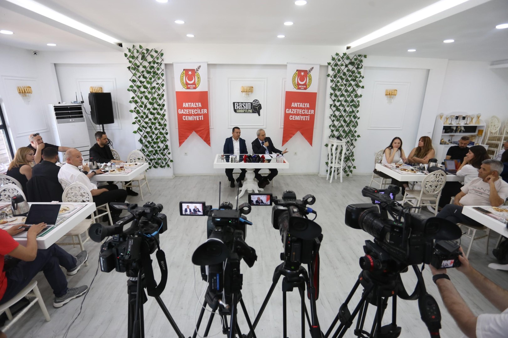 Kocagoz, Borc Oderken Kepezin Gelecegini Planladik 7 (Large)