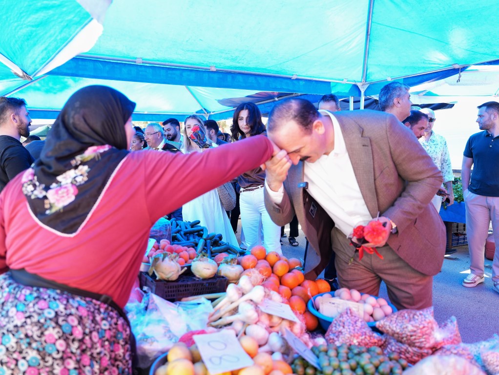 Konyaalti Beledi̇yesi̇ Çi̇ftçi̇ler Gününde Üreti̇ci̇ Pazari Kurdu (5)