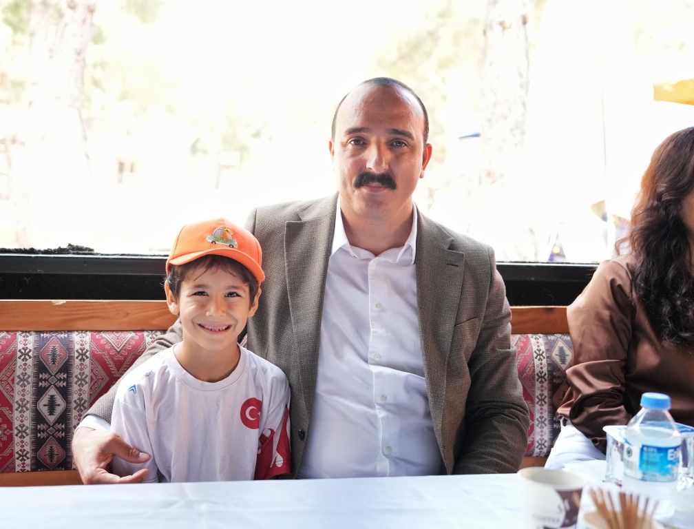 Konyaalti Beledi̇yesi̇ Çi̇ftçi̇ler Gününde Üreti̇ci̇ Pazari Kurdu (8)