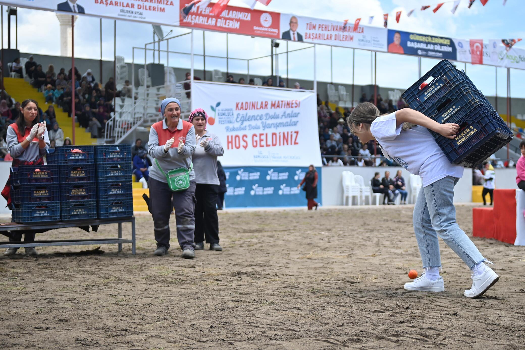 Kumluca Kadınlar Matinesi Festivali’nde Renkli Görüntüler (2)