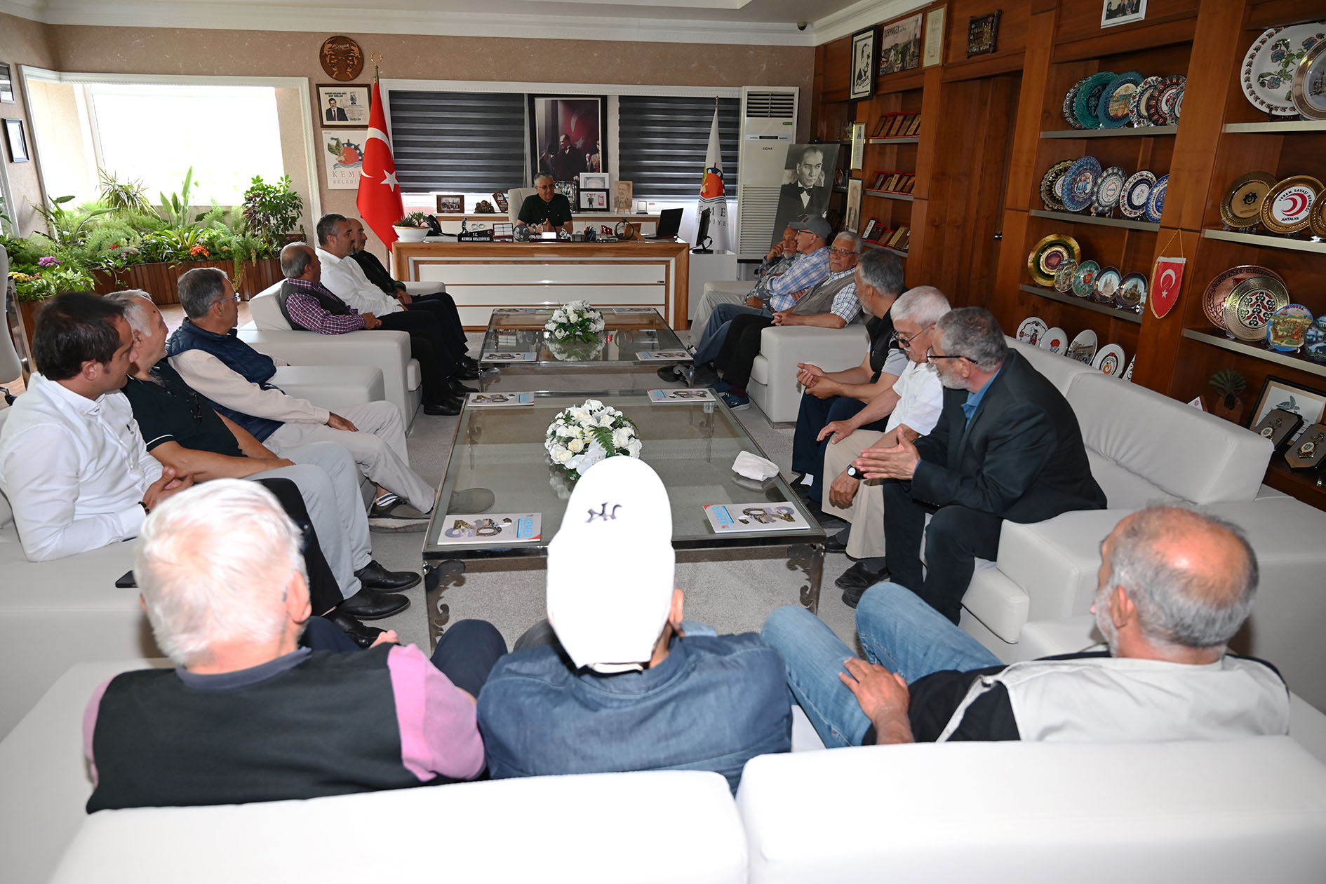 Kuzdere’de Yaşayan Vatandaşlardan Başkan Topaloğlu’na Anlamlı Ziyaret (2)