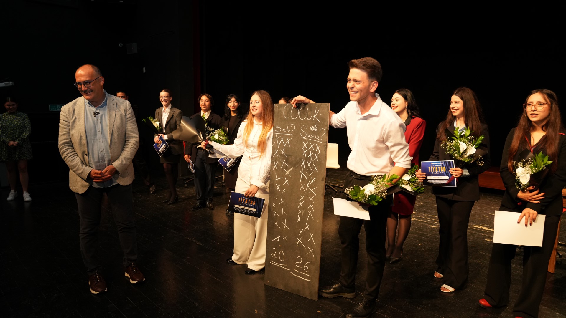 Liselerarası Tiyatro Festivali’nde “Jüri” Ayakta Alkışlandı (1) (Large)